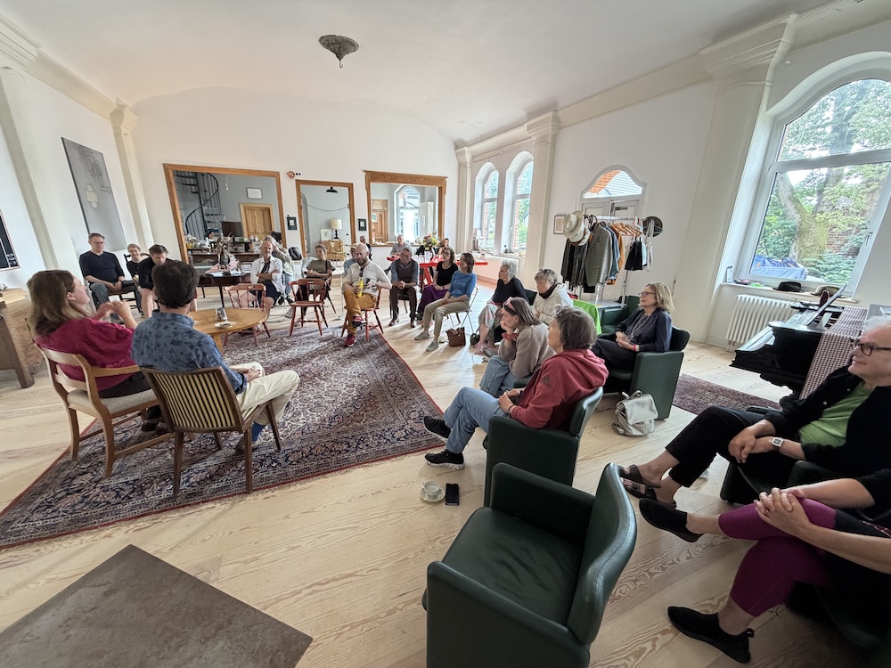 Voller Saal in Rägelin